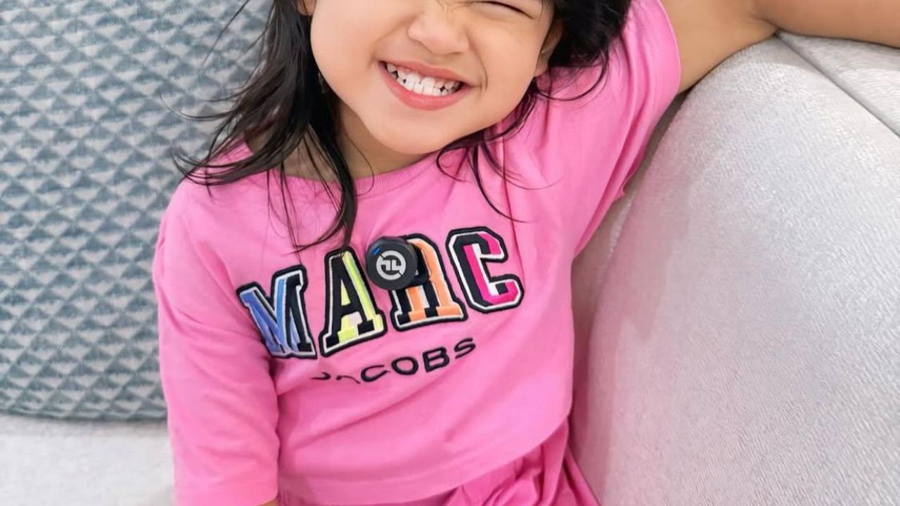 7 Potret Ria Ricis dan Moana, Momen Hangat Menjenguk Baby Yasmin Anak Shindy Putri