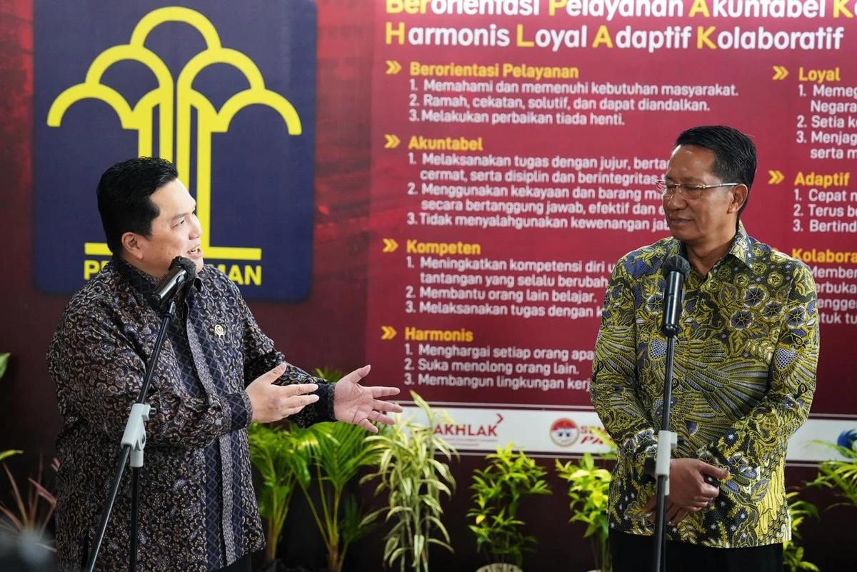 Menpora Erick bersama Menteri Hukum RI Supratman Andi Agtas, usai menandatangani penetapan 4 (empat) Peraturan Menteri Pemuda dan Olahraga (Permenpora)