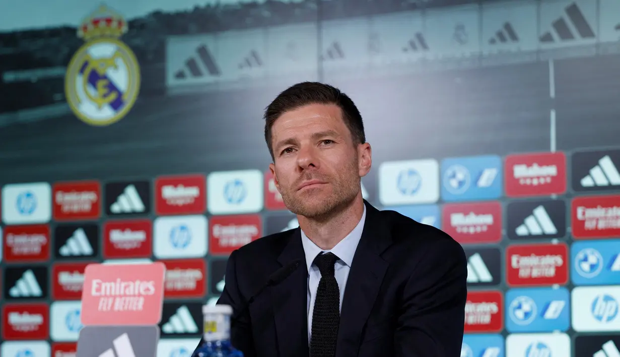 Pelatih Real Madrid yang baru saja ditunjuk, Xabi Alonso, memberikan keterangan dalam presentasi resminya di Real Madrid Sports City di Valdebebas, dekat Madrid, pada 26 Mei 2025. (Thomas COEX/AFP)