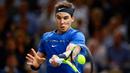 Petenis Spanyol, Rafael Nadal mengembalikan bola ke arah petenis Korsel, Hyeon Chung pada babak kedua Paris Masters di Paris, Rabu (1/11). Usai mengalahkan Hyeon Chung, Nadal sukses mengunci peringkat satu dunia hingga akhir tahun 2017. (AP/Francois Mori)