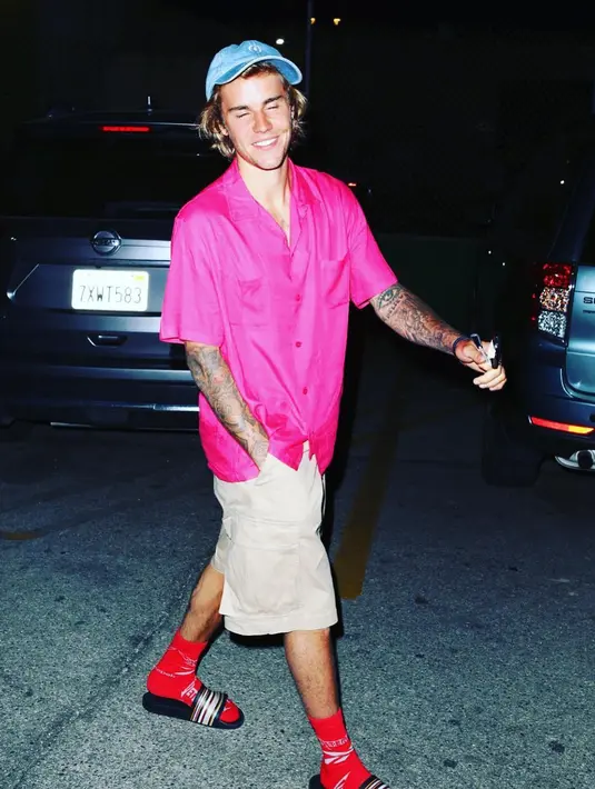 "Justin masih sedih karena putus dari Selena dan ia butuh lebih   banyak waktu untuk sembuh," lanjut sumber itu. (instagram/justinbieber)