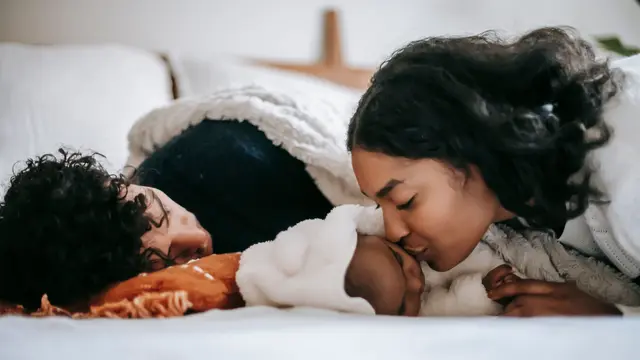 Benarkah Bed Sharing Aman untuk Bayi?