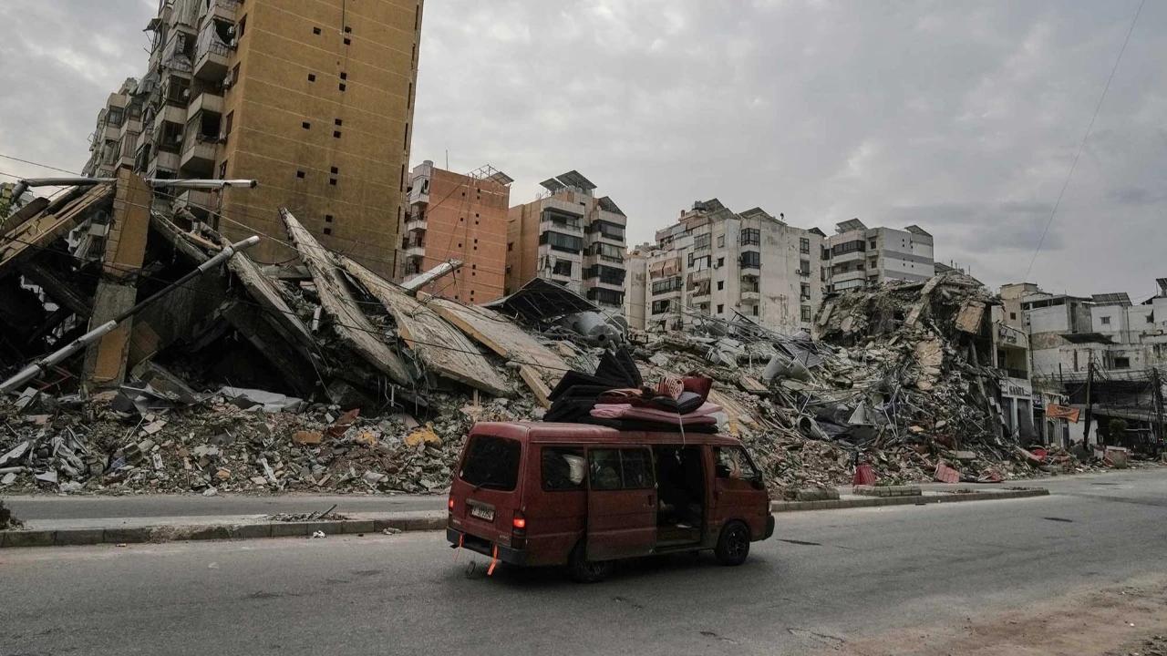 FOTO Warga Lebanon Kembali dari Pengungsian Setelah Gencatan Senjata