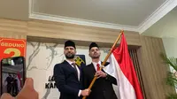 Jordi Amat dan Sandy Walsh usai mengambil sumpah setia kewarganegaraan di Kanwil Kemenkumham, Jakarta, pada Kamis (17/11/2022). (Liputan6.com/Melinda Indrasari)