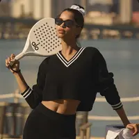 Tampil stylish di lapangan padel dengan deretan koleksi athleisure yang memikat.
