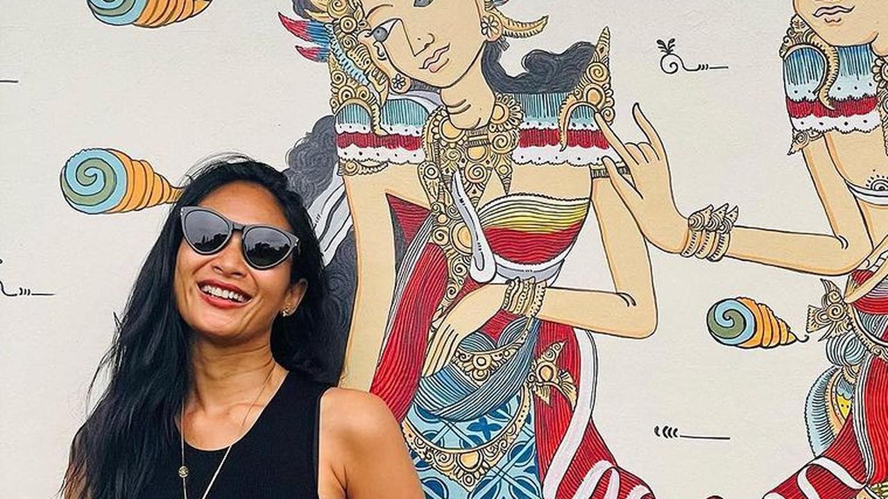 Happy Salma memilih tinggal di Bali bersama suami dan anak-anaknya.&nbsp;<br>