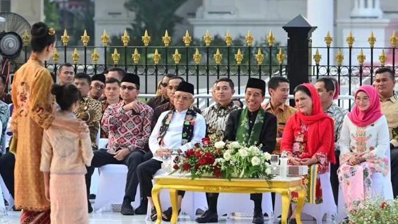 Ramaikan Istana Berkebaya Bersama Presiden Jokowi