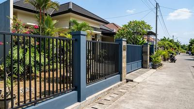 7 Tips Memilih Cat Pagar Luar Rumah yang Tahan Cuaca Panas dan Debu
