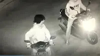 Viral, Aksi Begal Bercelurit di Bekasi Terekam CCTV