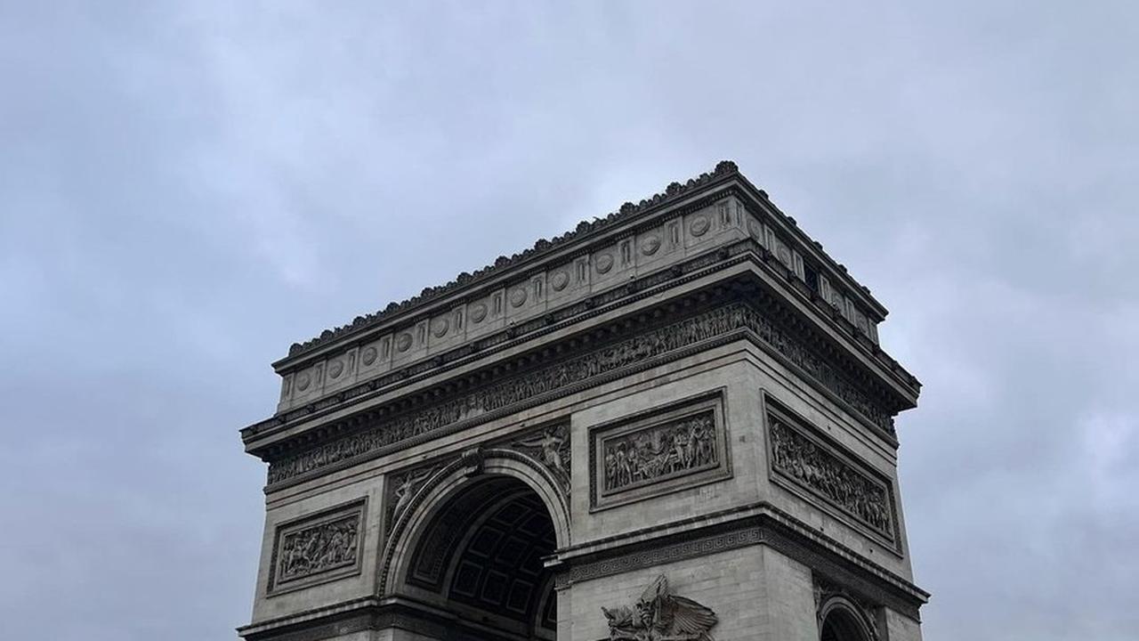 Mengelilingi Kota Paris