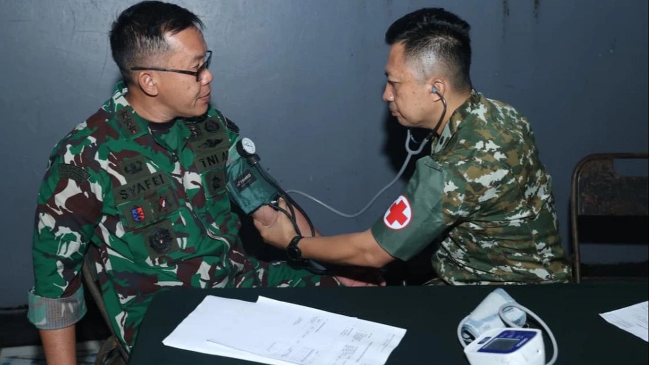 Perwira Tinggi dan Komandan Batalyon TNI Angkatan Darat mengikuti uji kemampuan jasmani di Markas Kopassus Cijantung Jakarta Timur