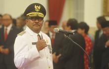 Dilantik jadi Gubernur Banten, Rano Karno acungkan jempol