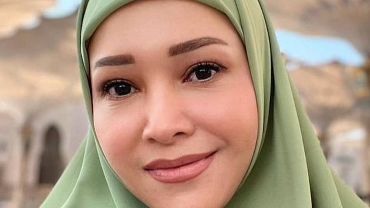 Cerita Seru Maia Saat Umrah