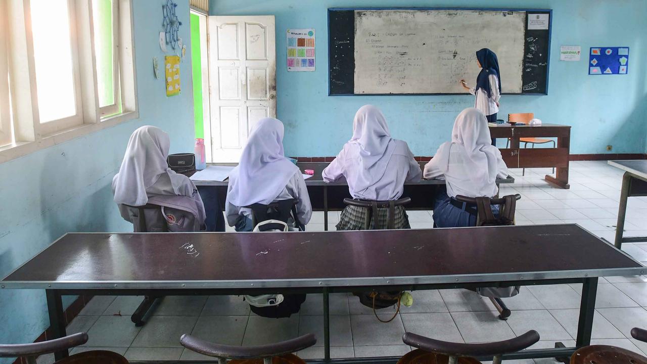 FOTO: Satu Kelas Hanya Empat Murid, Potret Sepinya SMA Swasta di Depok