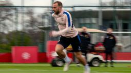 Pemain Manchester United, Christian Eriksen kembali mengikuti sesi latihan Manchester United di Carrington pada Jumat (07/04/2023) WIB. Eriksen sempat absen lama dari lini tengah MU akibat cedera pergelangan kaki saat menjamu Reading di babak keempat Piala FA di Old Trafford, Minggu (29/1/2023) WIB. (Twitter/@ManUtd)
