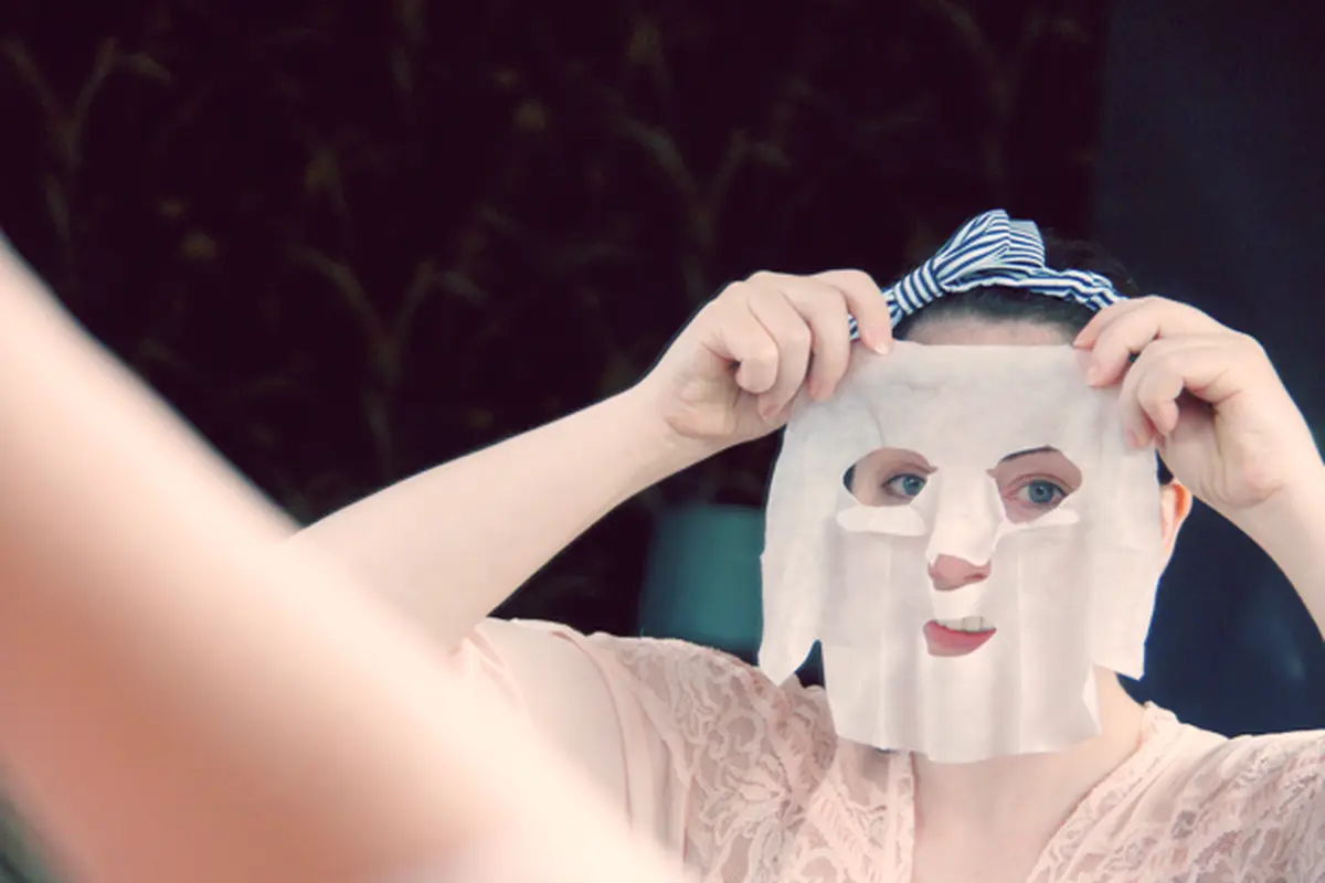 Jaga Kulit Sehat Alami, Liza Natalia Pilih Pakai Masker Bekicot