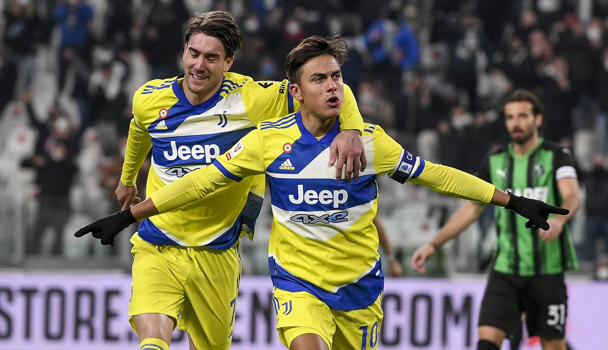 Juventus yang menjamu Sassuolo di babak perempatfinal Coppa Italia, Kamis (11/2/2022) berhasil menang dengan skor 2-1. Juventus unggul terlebih dahulu pada menit ke-3 melalui sepakan voli Paulo Dybala usai memanfaatkan bola muntah hasil tendangan Weston McKennie. (LaPresse via AP/Fabio Ferrari)