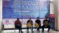 Konferensi pers menjelang pelaksanaan Bosowa Makassar Half Marathon di Makassar, Kamis (26/1/2017). (Bola.com/Abdi Satria)