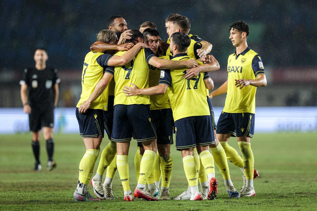 FOTO: Port FC Kalahkan Oxford United, Boyong Trofi Piala Presiden 2025 ke Thailand
