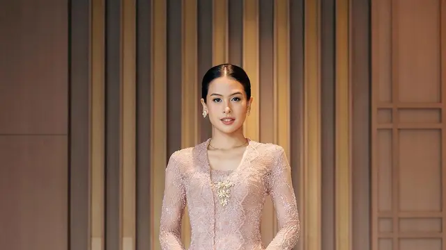 Inspirasi kebaya brokat (credit: instagram/maudyayunda)