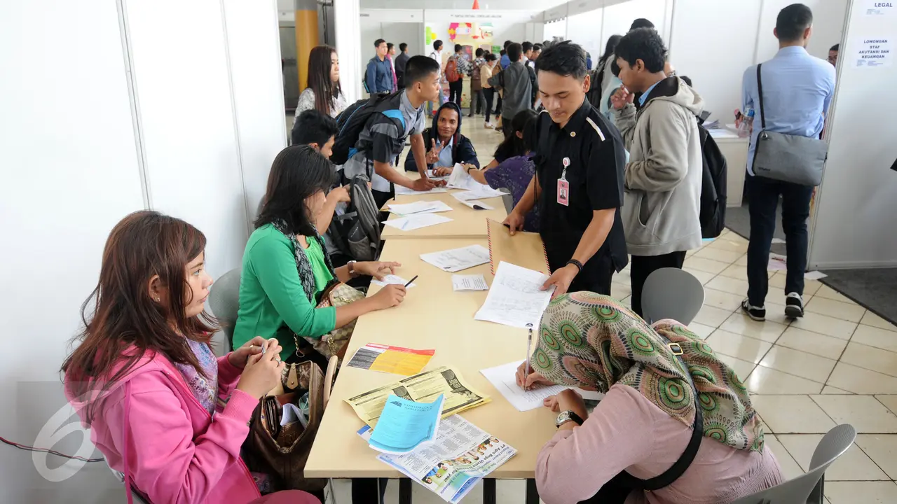 20150930-Begini Perjuangan Ribuan Pencari Kerja di Job for Career Senayan-Jakarta