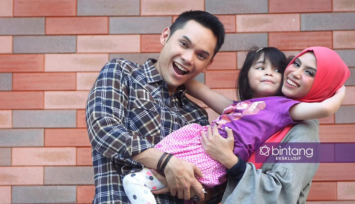 Presenter dan pemeran itu juga menjelaskan setelah nikah. Saat liburan ke Bali, keduanya mengaku sempat berantem. Apalagi pasangan ini mengaku banyak perbedaan selama ini. (Bambang E Ros/Bintang.com)