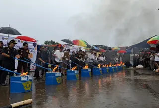 Pemusnahan barang ilegal di Sulbangsel. (Liputan6.com/Fauzan)
