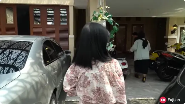 5 Potret Garasi Rumah Fadil Jaidi, Model Kanopi Laser Cutting Bermotif Artistik