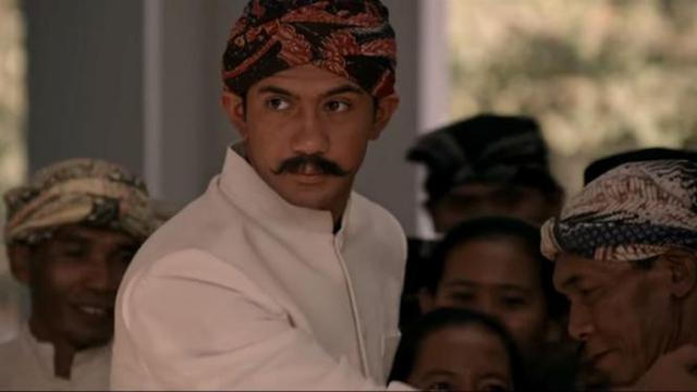 Gaya Reza Rahadian Saat Perankan 5 Karakter Tokoh Ini Bikin Pangling