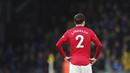 Bek Manchester United, Victor Lindelof, tampak lesu usai ditaklukkan Watford pada laga Premier League 2019 di Stadion Vicarage Road, Minggu (22/12). Watford menang 2-0 atas Manchester United. (AP/Petros Karadjias)