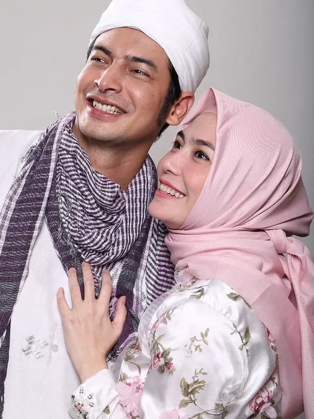 Sering Berperan Jadi Suami Antagonis, Ini 7 Potret Boy Hamzah dan Sang Istri