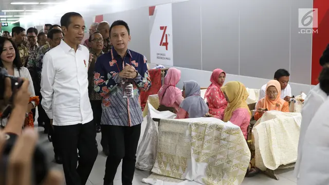 Kompaknya Jokowi dan Iriana Saat Membatik di Stasiun MRT