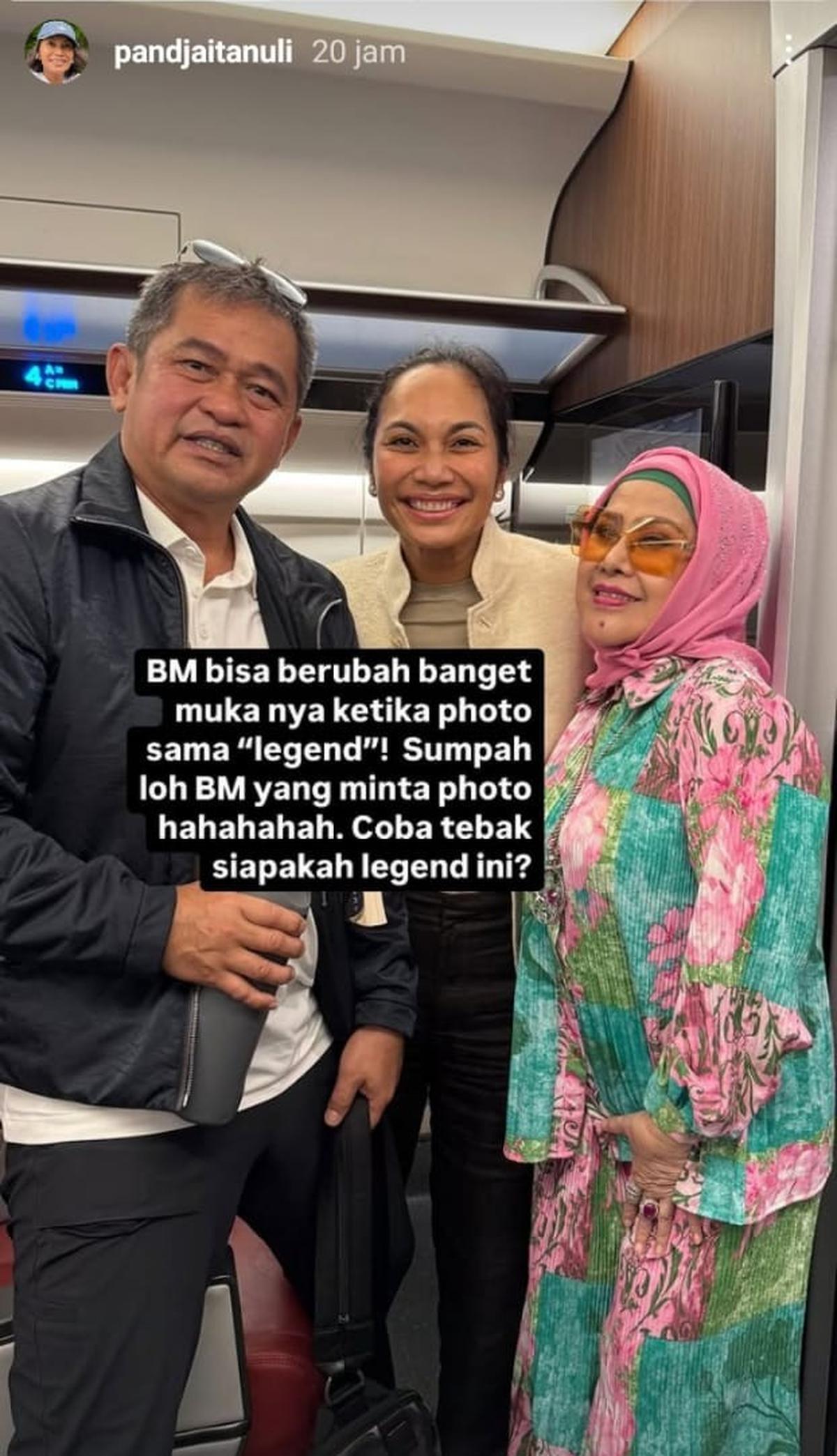 Senyum Bahagia Kasad Maruli Foto Bareng Perempuan Legend,