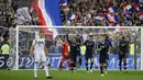 Para pemain Prancis merayakan gol yang dicetak oleh Antoine Griezmann ke gawang Jerman pada laga UEFA Nations League di Stade de France, Paris, Selasa (16/10/2018). Prancis menang 2-1 atas Jerman. (AP/Francois Mori)