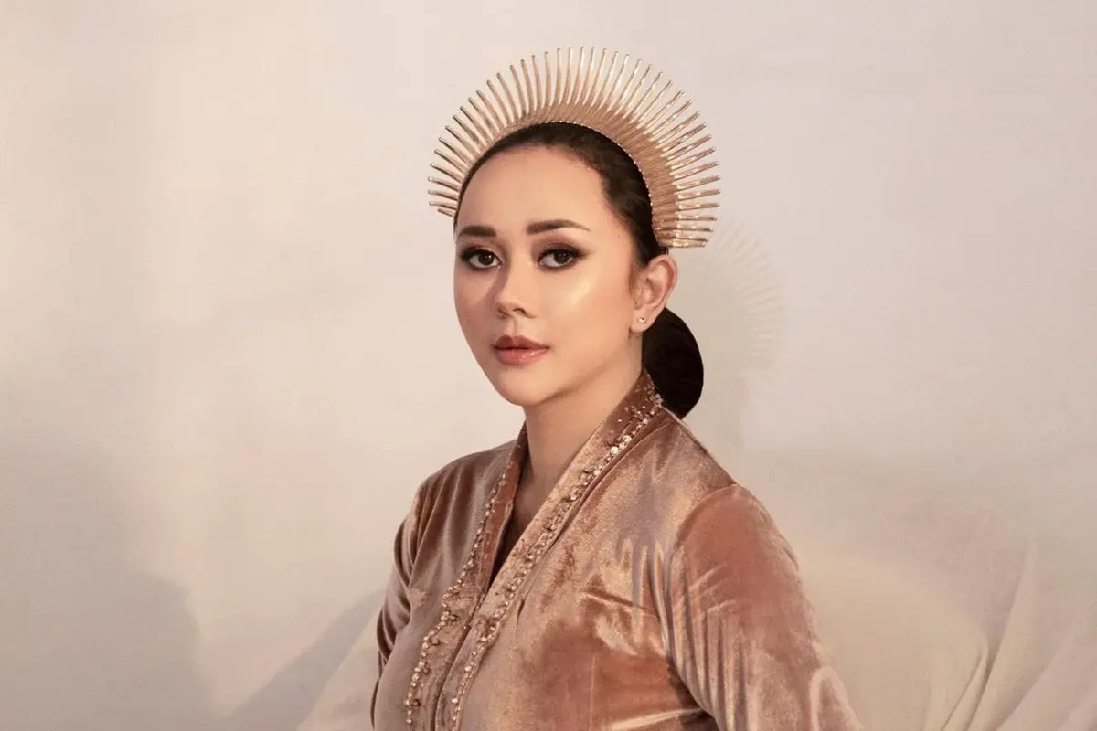 Pesona 11 Artis Pakai Kebaya dan Kain Batik di Hari Kartini, Maudy Ayunda-Tara Basro