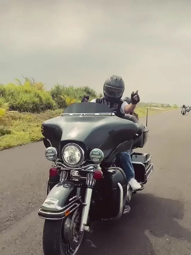 Arya Saloka sibuk touring bareng geng motor