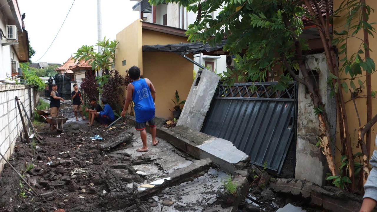 Angin Puting Beliung Rusak Puluhan Rumah Warga di Kota Denpasar, Begini Kondisinya