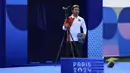 <p>Pelatih Tim panahan putri Indonesia, Denny mengambil tempat jelang laga perempatfinal panahan beregu putri Olimpiade Paris 2024 antara Indonesia menghadapi China di Invalides Arena, Paris, Minggu (28/7/2024). (Dok. NOC Indonesia/Naif Muhammad Al'as)</p>