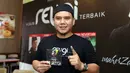 Bertempat di rumah makan cepat saji, Fadly meluncurkan album bertajuk Album Religi Terbaik. Beberapa penyanyi religi bertaraf internasional ikut terlibat dalam album tersebut. Diantaranya Maher Zain, Raef, dan Harris J. (Nurwahyunan/Bintang.com)