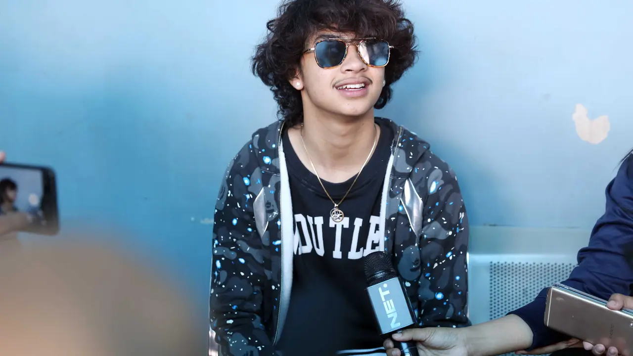 [Bintang] Bastian Steel