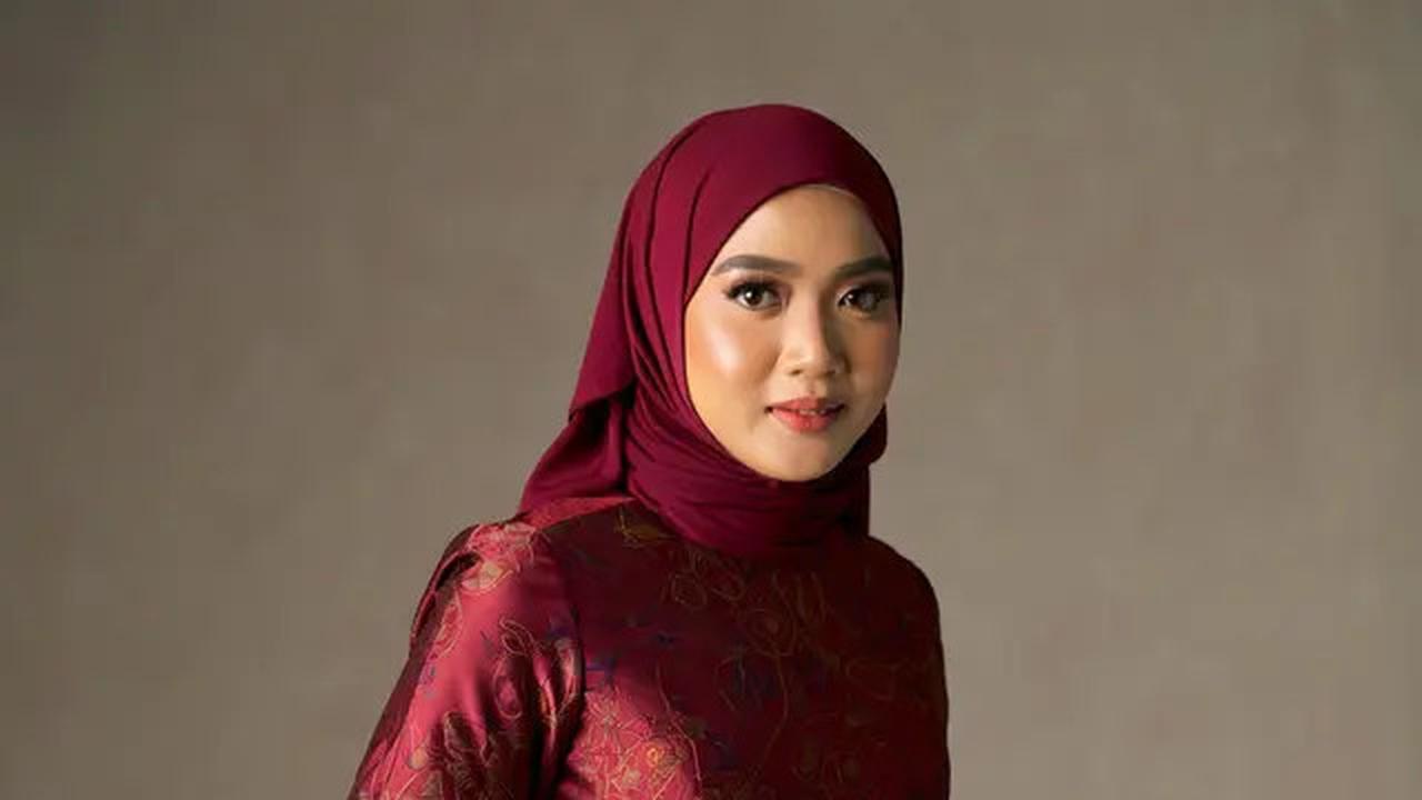 7 Model Baju Brokat Setelan Celana Panjang dengan Desain Anti Basic tapi Classy