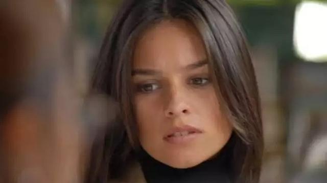 6 Potret Katy Louise Saunders, Pacar Song Joong-ki yang Dulu Seorang Aktris Inggris