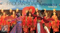 Sejumlah penari dan kelompok paduan suara menampilkan sebuah pertunjukan dalam ajang pembukaan festival paduan suara di BPK Penabur International, Jakarta, Rabu (3/9/2015). (Liputan6.com/Andrian M Tunay) 