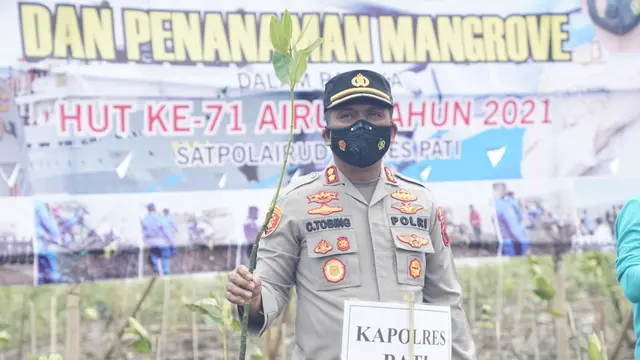 Intip Aksi Kapolres Pati, AKBP Christian Tobing Tanam Mangrove