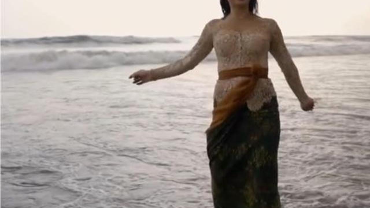 7 Gaya Artis Rayakan Galungan 2025, dari Kebaya Bali hingga Kasual