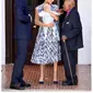 Pangeran Henry, Meghan Markle dan Archie Mountabatten-Windsor saat bertemu dengan Uskup Agung Desmund Tutu. (dok. instagram.com/sussexroyal/https://www.instagram.com/p/B21FUmYFgHb/Novi Thedora)