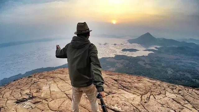 Pesona Alam dari Puncak Gunung Lembu Purwakarta