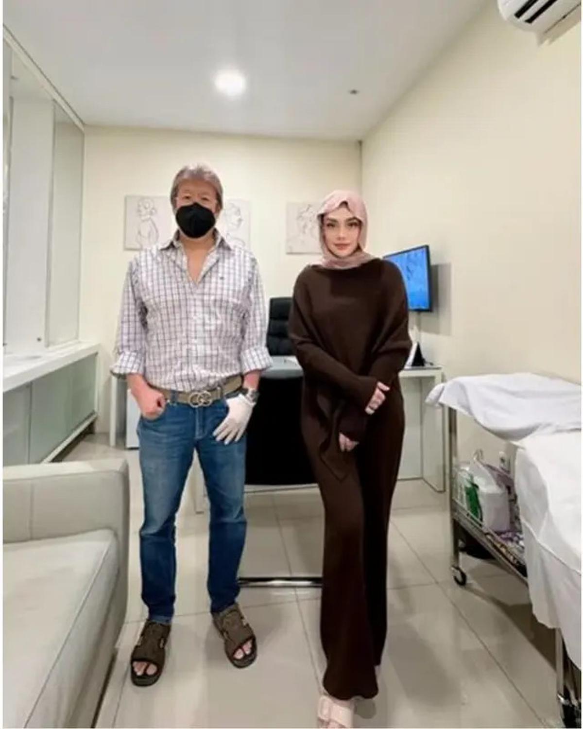Jalani Puasa Usai Mualaf, Ini 6 Potret Celine Evangelista Antusias Belajar Islam