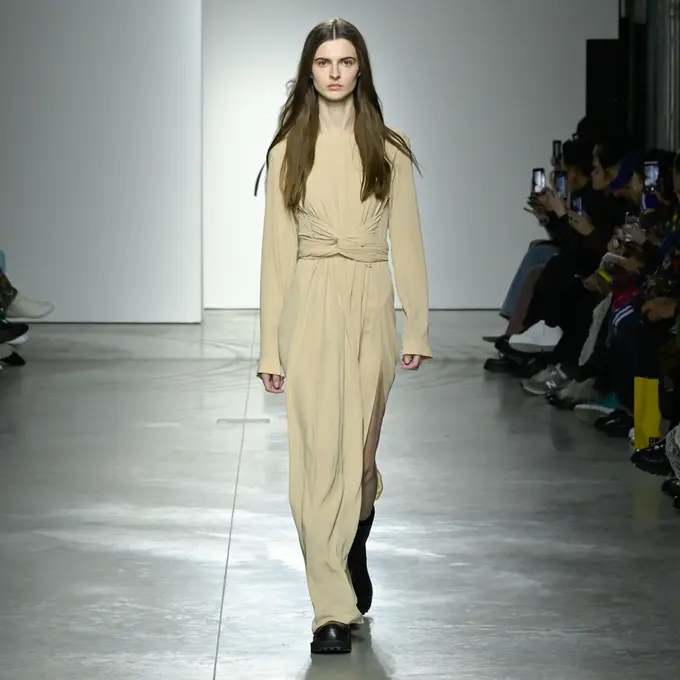 Tren Busana Layering dari Budaya Jepang Dibawakan Onitsuka Tiger di Milan Fashion Week