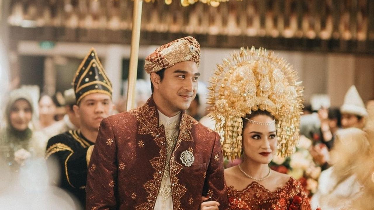 Busana Adat Minang
